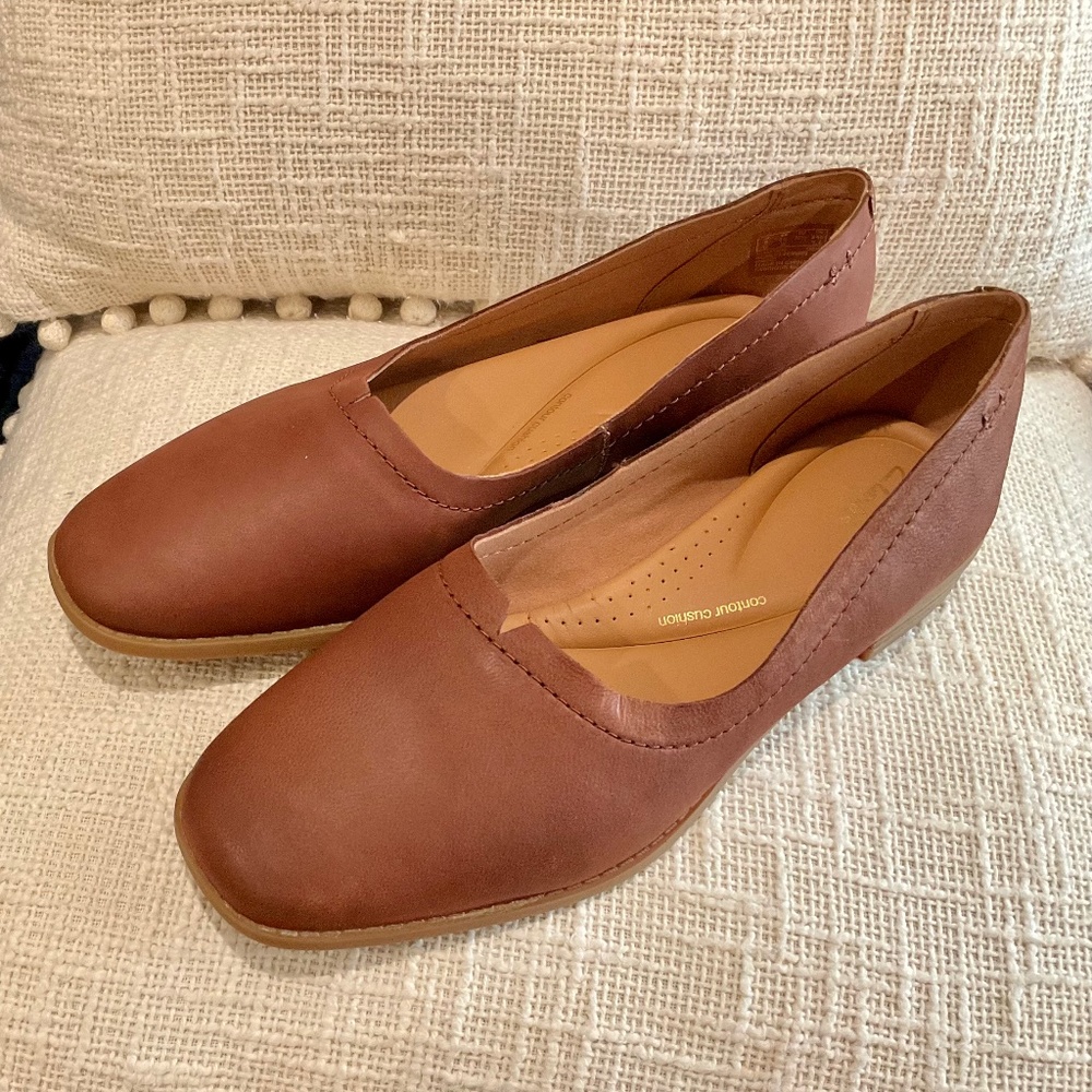 NEW CLARKS BROWN LEATHER FLATS 8.5 NICE FLAT PRICE SALE